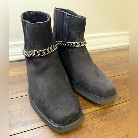 NEW HARLEY DAVISON WOMEN'S KORSEN CHAIN ANKLE
BOOT size 7.5 - Picture 13 of 14